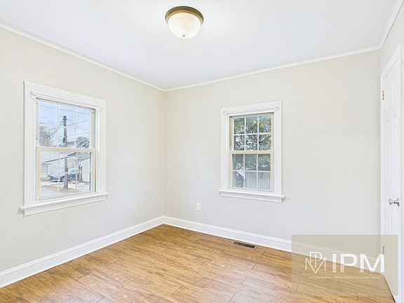 5th image of 850 Wood St