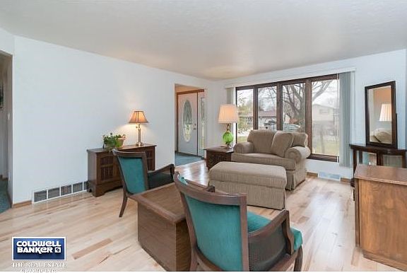 Hardwood floor in Living Room
