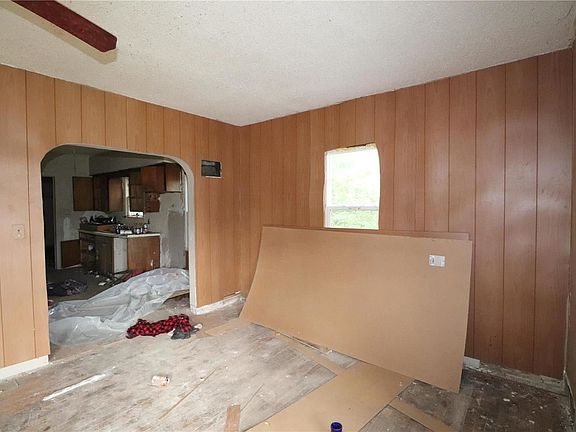 4th image of 155 Minkler Ave