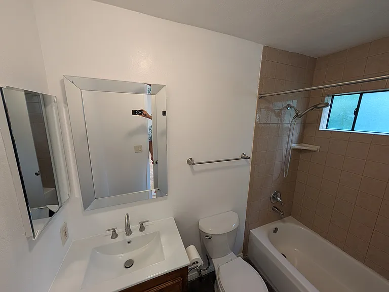 1850 Winona Blvd #204 — Photo 13
