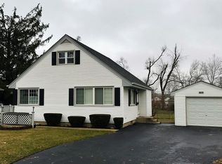 317 Woodland Dr, Grayslake, IL