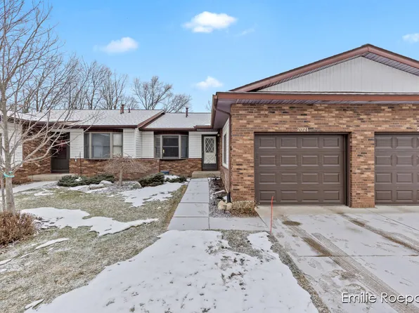 2021 Terrace Van Dr NE, Grand Rapids, MI 49505