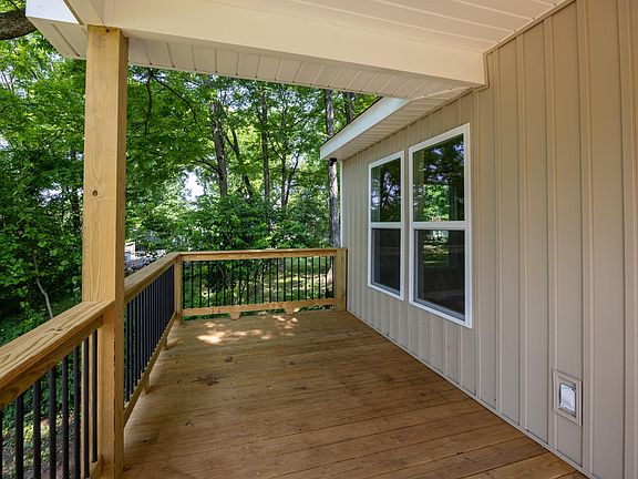 4th image of 215 Sunset Dr