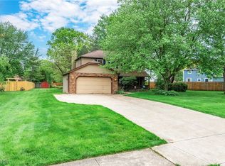 4075 Brewster Dr, Westlake, OH 44145