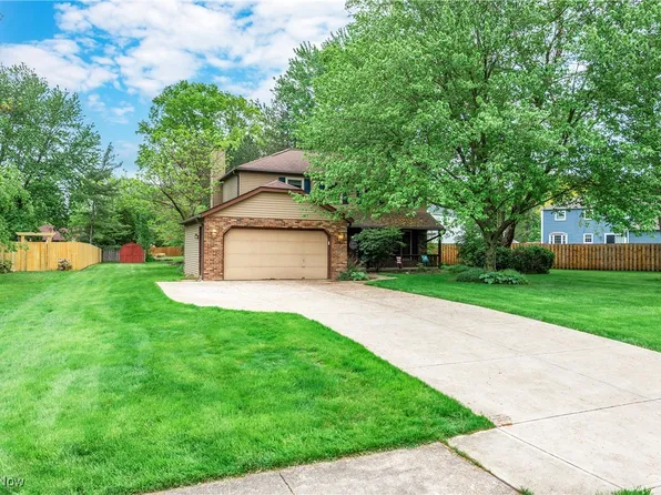 4075 Brewster Dr, Westlake, OH 44145