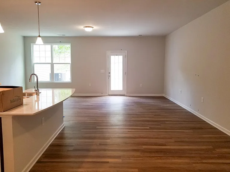 6137 Beale Loop — Photo 6