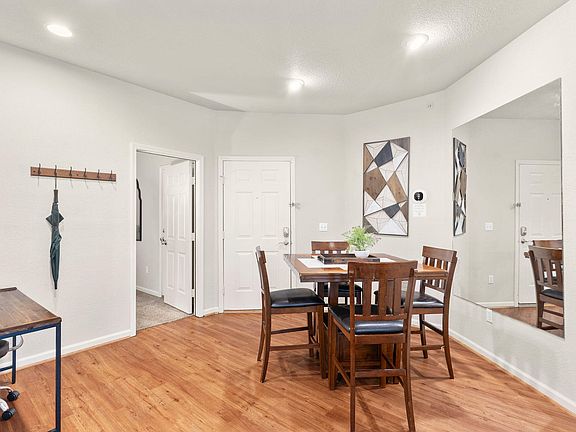 4th image of 835 Fairview Street #4
