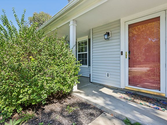 4th image of 15208 Porchester Dr