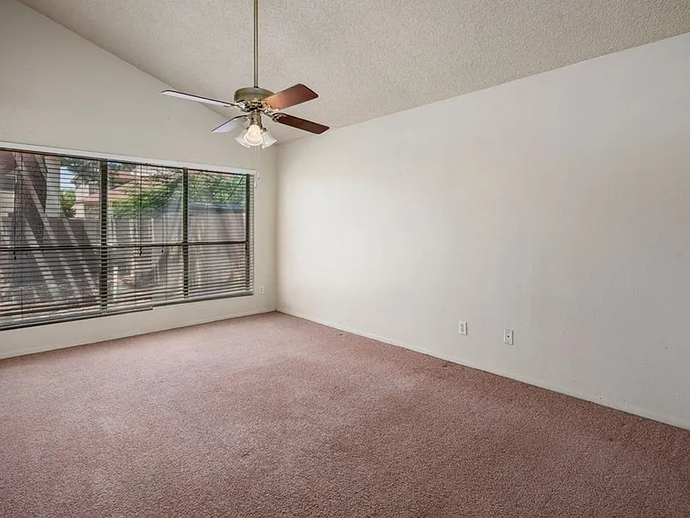 1113 W Highland St — Photo 11