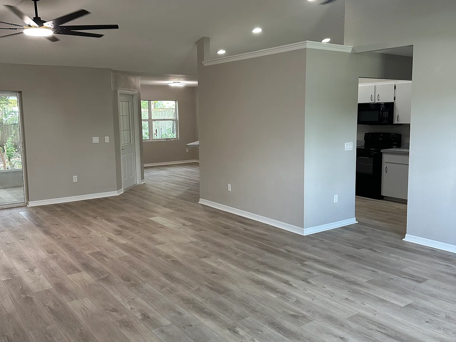 4 bed, 2219 sqft, $2,495 — Photo 4