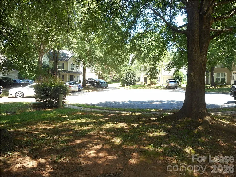 8037 Shiny Meadow Ln — Photo 20