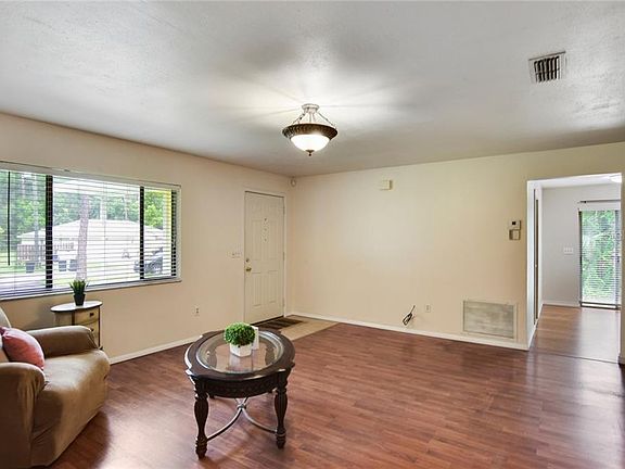 5th image of 2655 Park Ave