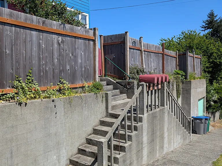 1208 10th St #4 — Photo 3