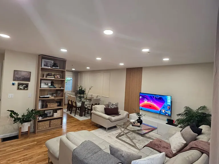 955 Pleasant St #4 — Photo 3
