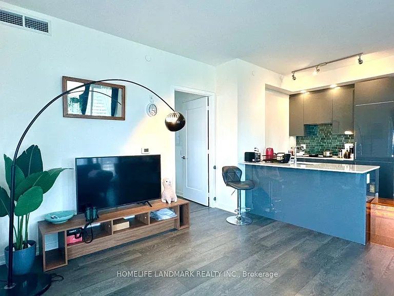 28 Freeland St #1709 — Photo 9