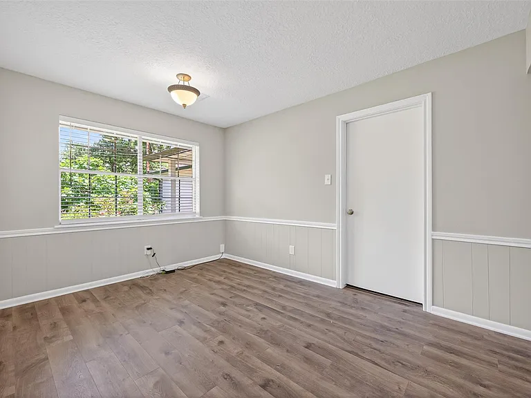 105 Glenmora Ct — Photo 14