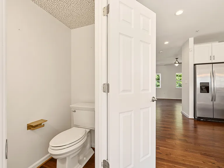 218 20th St NE #3 — Photo 24
