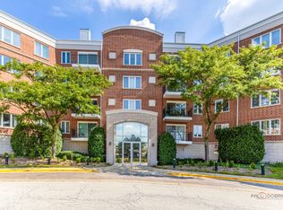351 Town Place Cir APT 503, Buffalo Grove, IL 60089