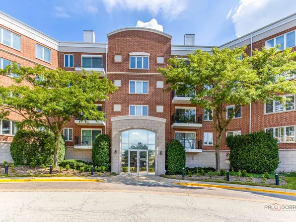 351 Town Place Cir APT 503, Buffalo Grove, IL 60089