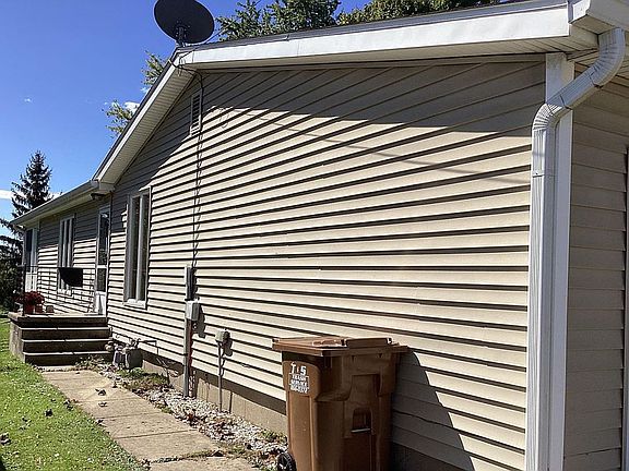 4th image of 908 W State St