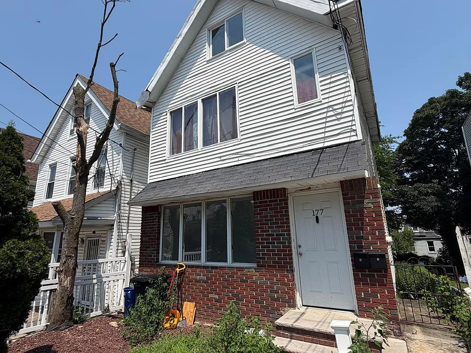 177 Benziger Ave #1