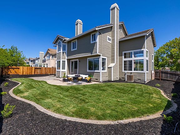 5th image of 2011 Cliffwood Dr