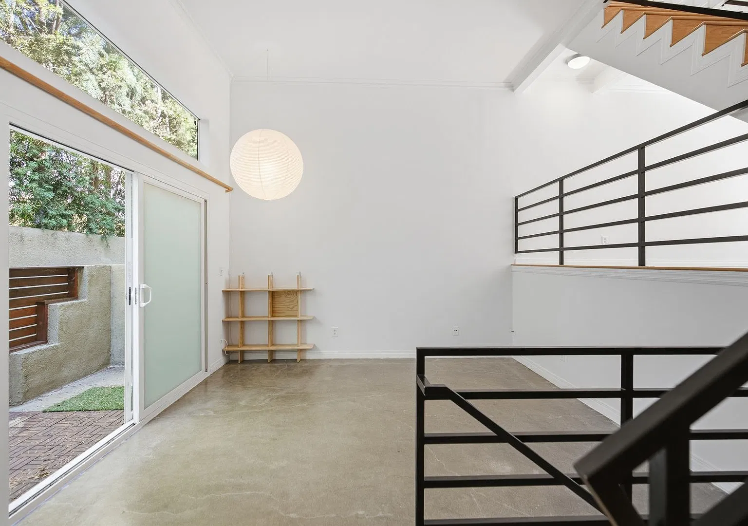 Beautiful modern two-story 2 Bed + 2.5 Bath Townhome + 2-car Garage — Photo 1