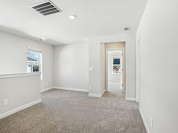 5th image of 133 Gardner Ave