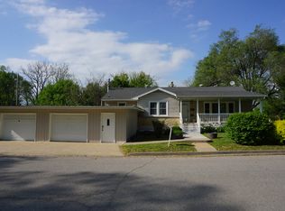 301 Happy Ave, Eldon, MO 65026