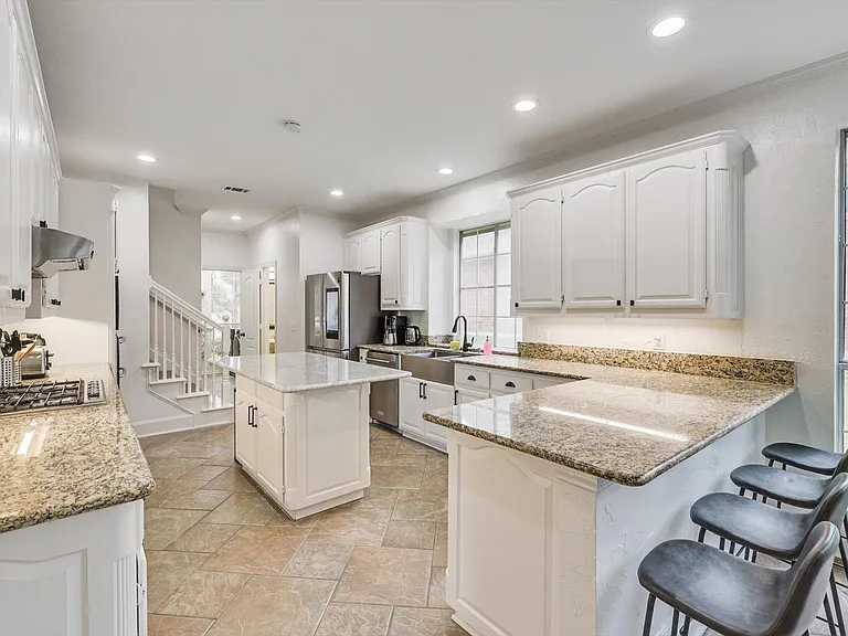 4325 Angelina Dr — Photo 12