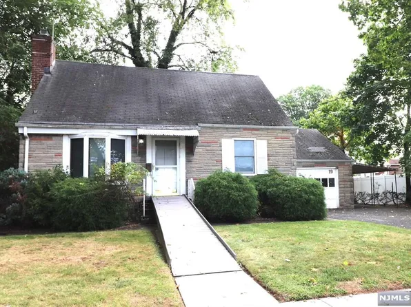 19 E Church Ct, Dumont, NJ 07628