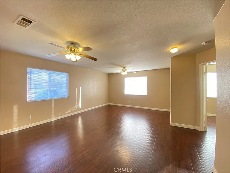 708 Hillview St — Photo 30