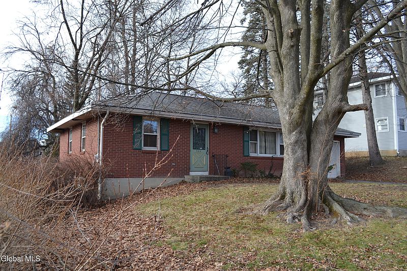 2nd image of 984 State Street