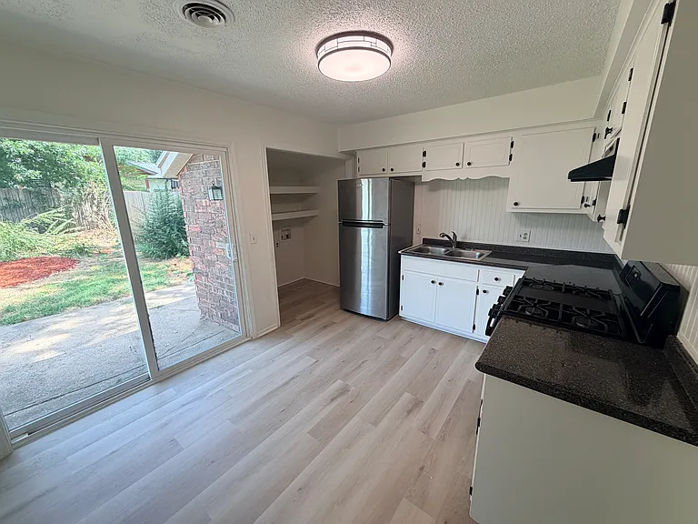 2506 Jo Ave #B — Photo 6
