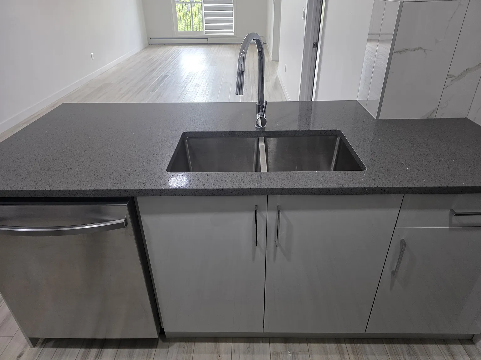 1 bed, 1093 sqft, $1,450 — Photo 3