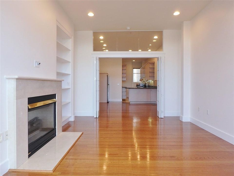 1st image of 2048 Green St APT 2
