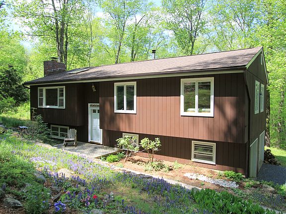 2nd image of 3 Hawthorne Ct