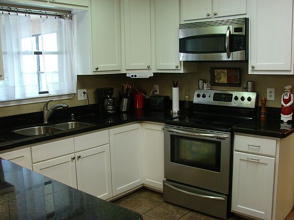 4th image of 2309 W Arbor St