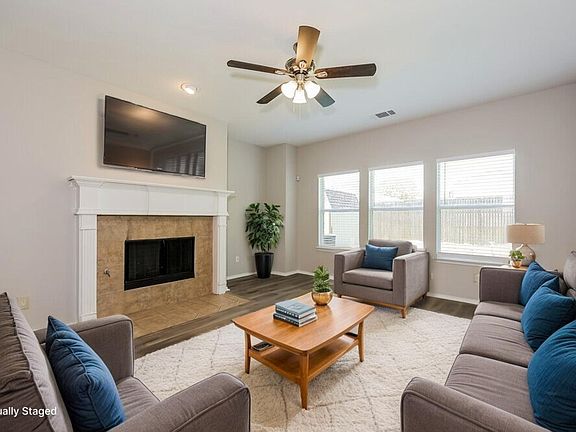 5th image of 813 Loftin St