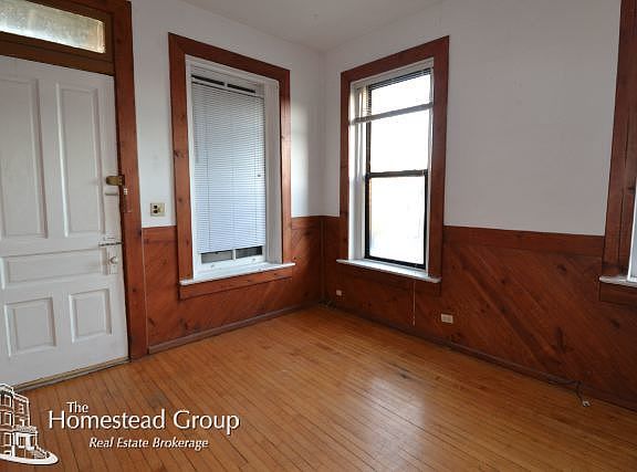 5th image of 1939 N Larrabee St #Thrreee