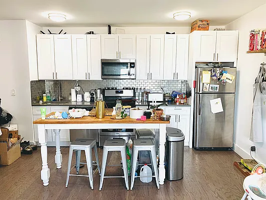 Rented by Zjama Realty Corp | media 2