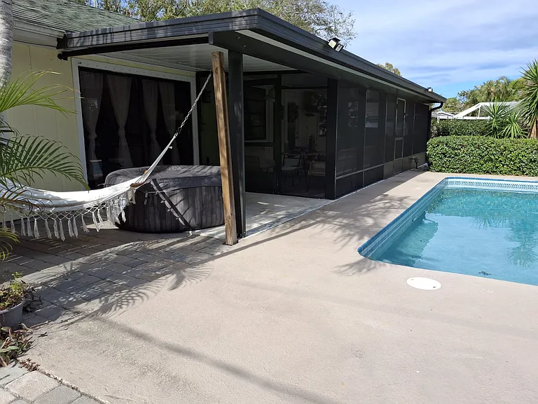 385 Toledo St — Photo 14
