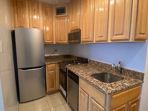 2nd image of 300 W 55th St APT 4S
