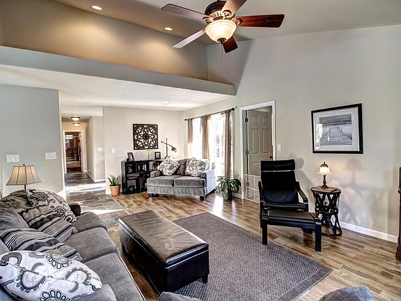 4th image of 9559 Golden Dr