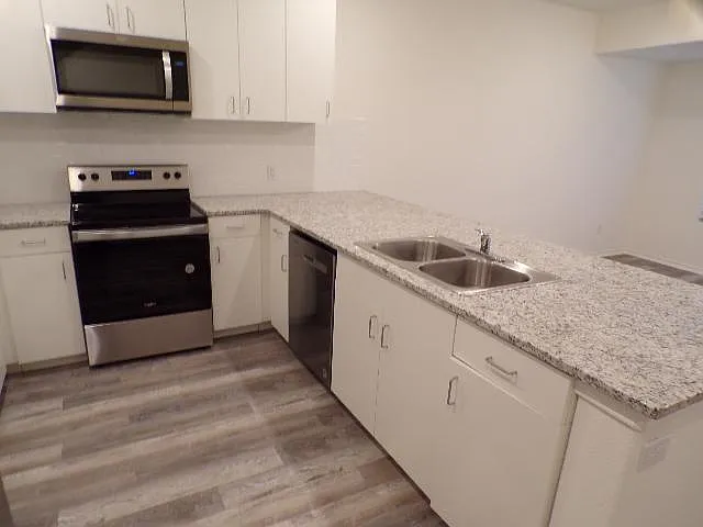 690 Union Ave #4 — Photo 9