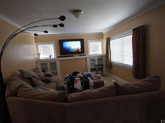 3rd image of 2708 W 75th St