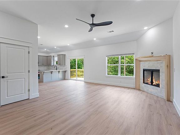 5th image of 17 Westmorland Dr