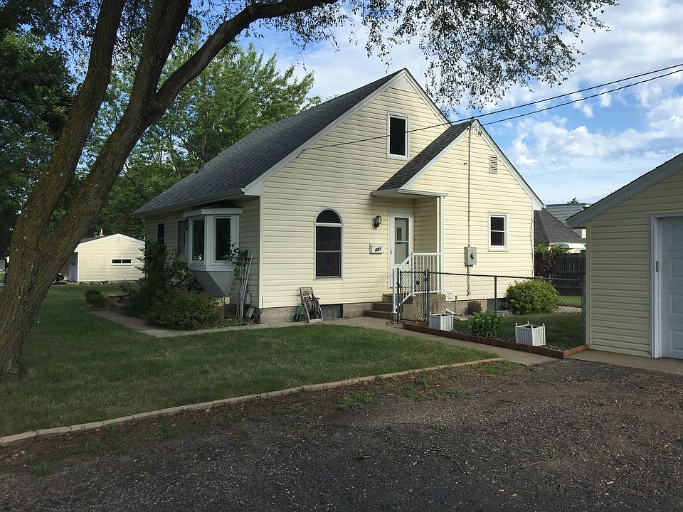 1st image of 881 Mississippi St NE
