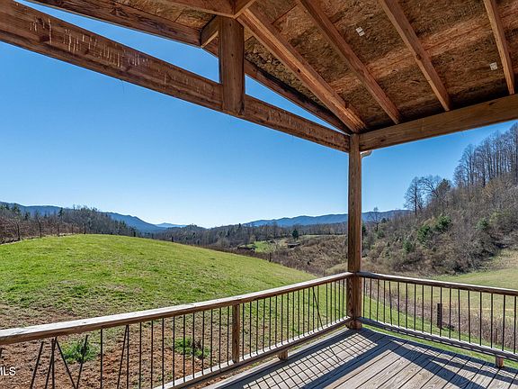 3rd image of 533 Robinson Hollow Ln