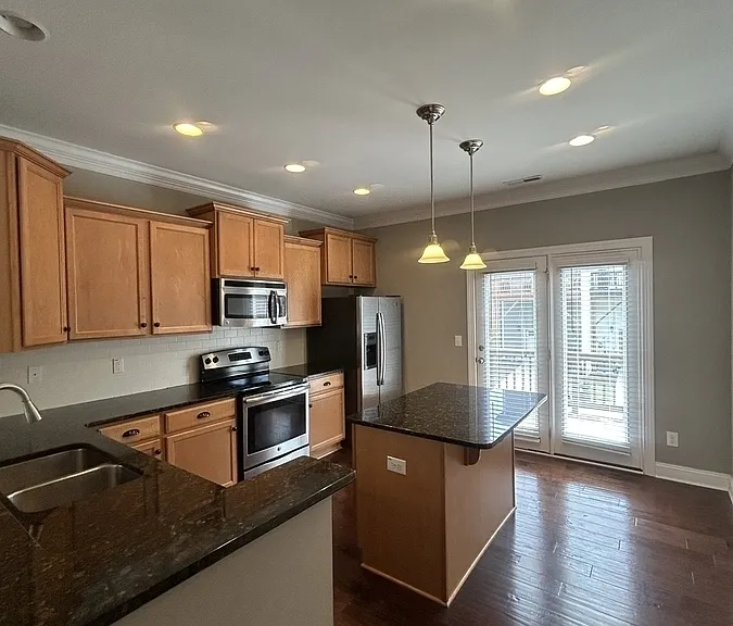 1401 Town Home Dr #1 — Photo 8